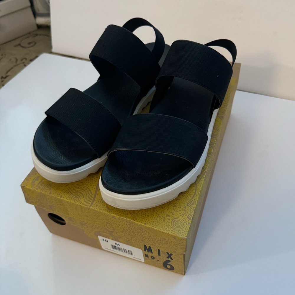 Black sandals